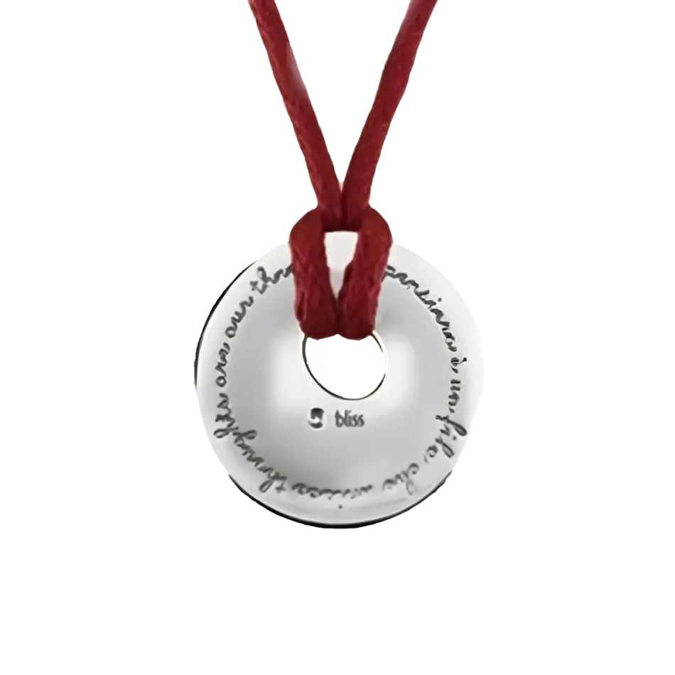 Ciondolo Bliss Argento Fil Rouge con Diamante, disco argentato con cordino rosso