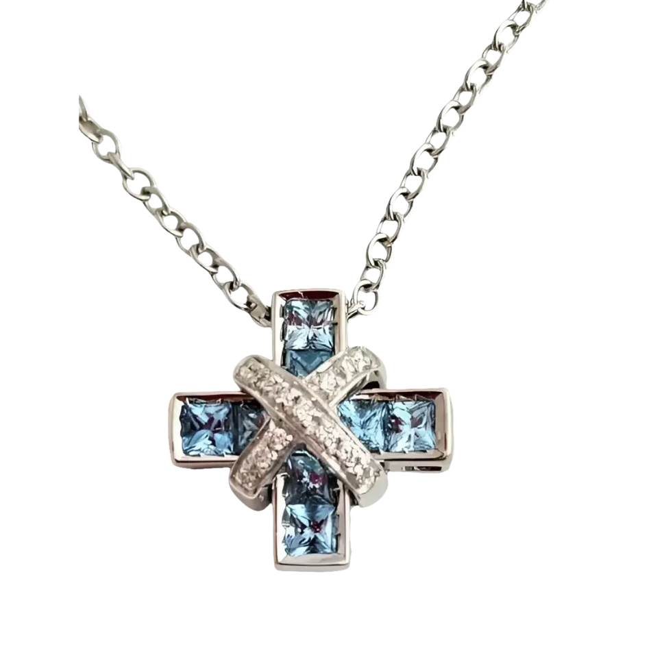 Collana con croce CENTOVENTUNO in argento con topazi blu e dettagli in diamante