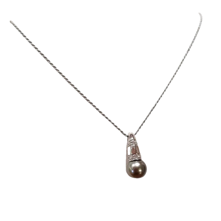Collana diamanti e perla nera Tahiti con pendente di perla su catena d’argento
