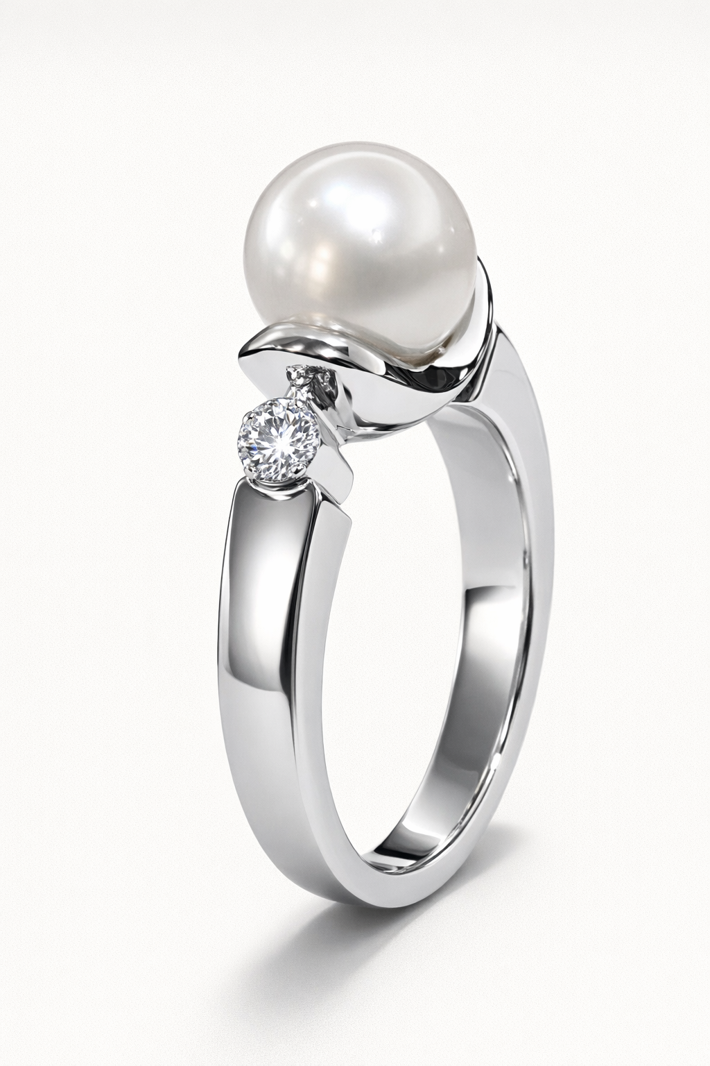 Anello Oro Bianco, Perla e due Diamanti Salvini|bonini-gioielli