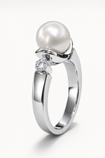 Anello Oro Bianco, Perla e due Diamanti Salvini|bonini-gioielli