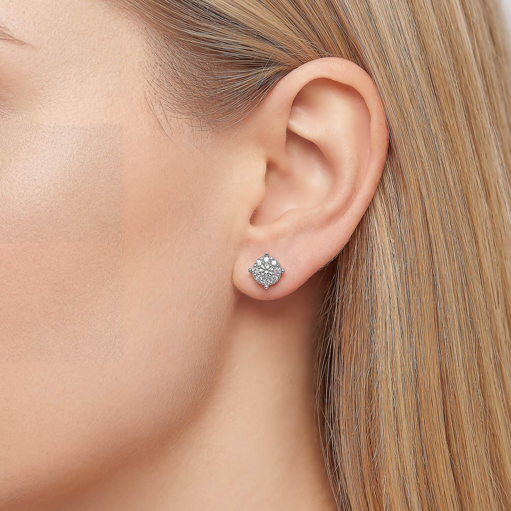 Orecchini oro bianco e diamanti ct 0,60 Rose di Diamanti COMETE