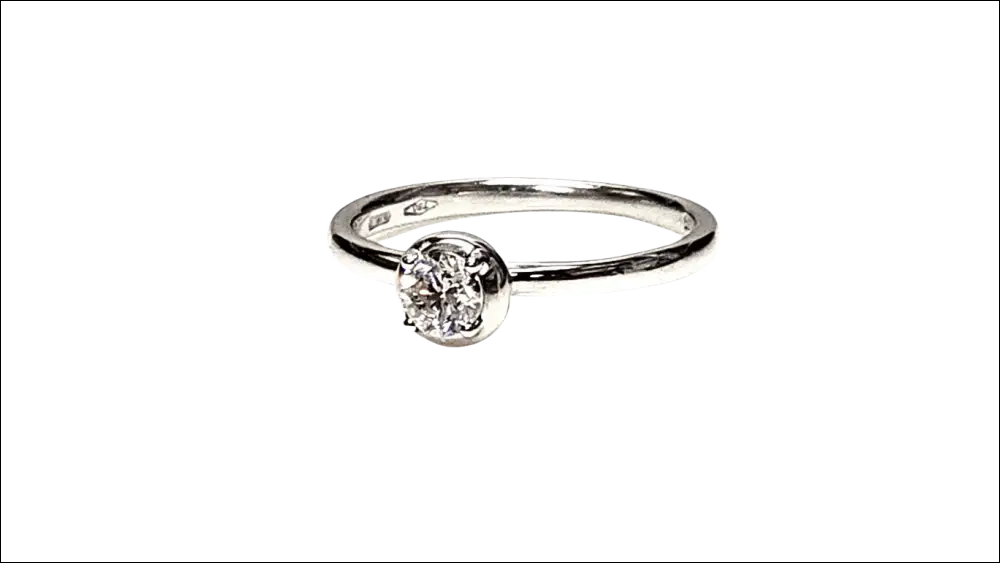 Anello Bliss Oro Bianco e Diamante 0.30 ct minimalista solitario