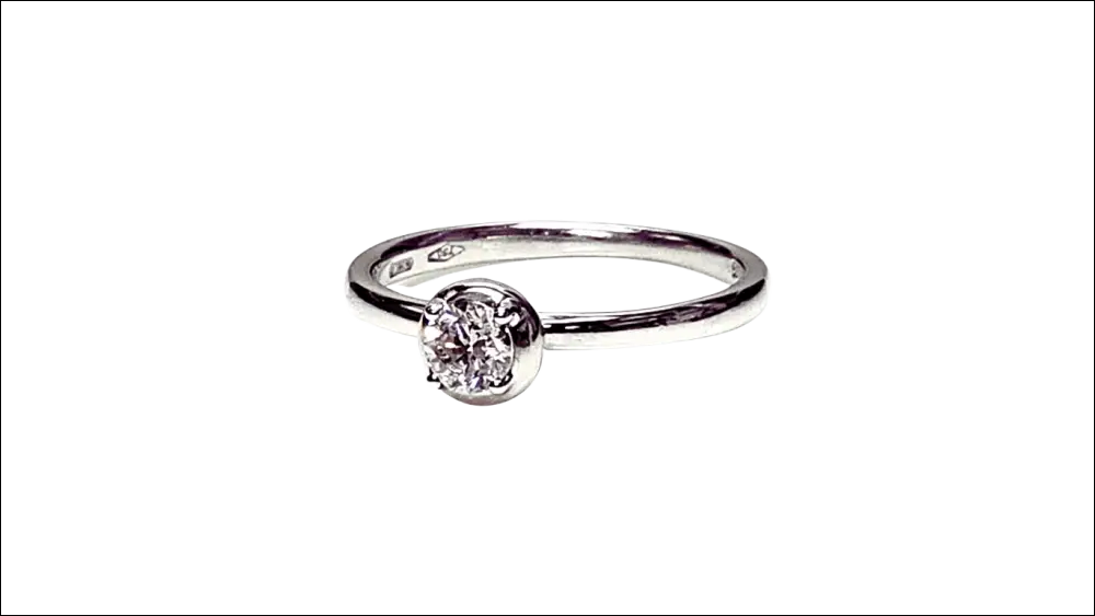 Anello Bliss Oro Bianco e Diamante 0.30 ct minimalista a solitaire