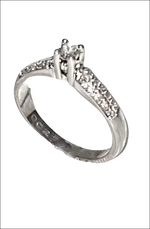 Anello da fidanzamento in oro e diamanti UNOAERRE con diamante argenteo