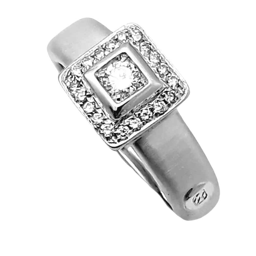 Anello di Fidanzamento CENTOVENTUNO Oro Bianco e Diamanti con diamante centrale e cluster quadrato