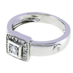 Anello di Fidanzamento CENTOVENTUNO Oro Bianco e Diamanti con diamante quadrato e pavé