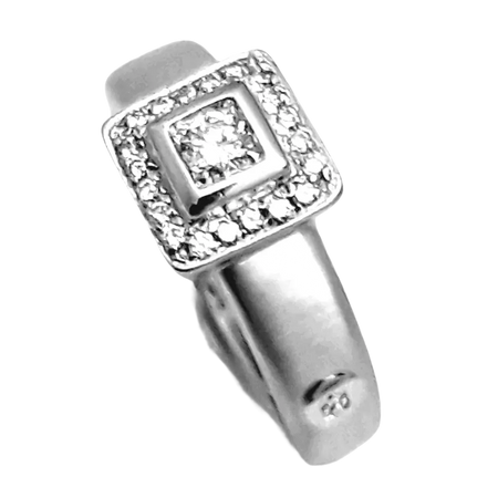 Anello di Fidanzamento CENTOVENTUNO in Oro Bianco con diamante centrale e halo di diamanti