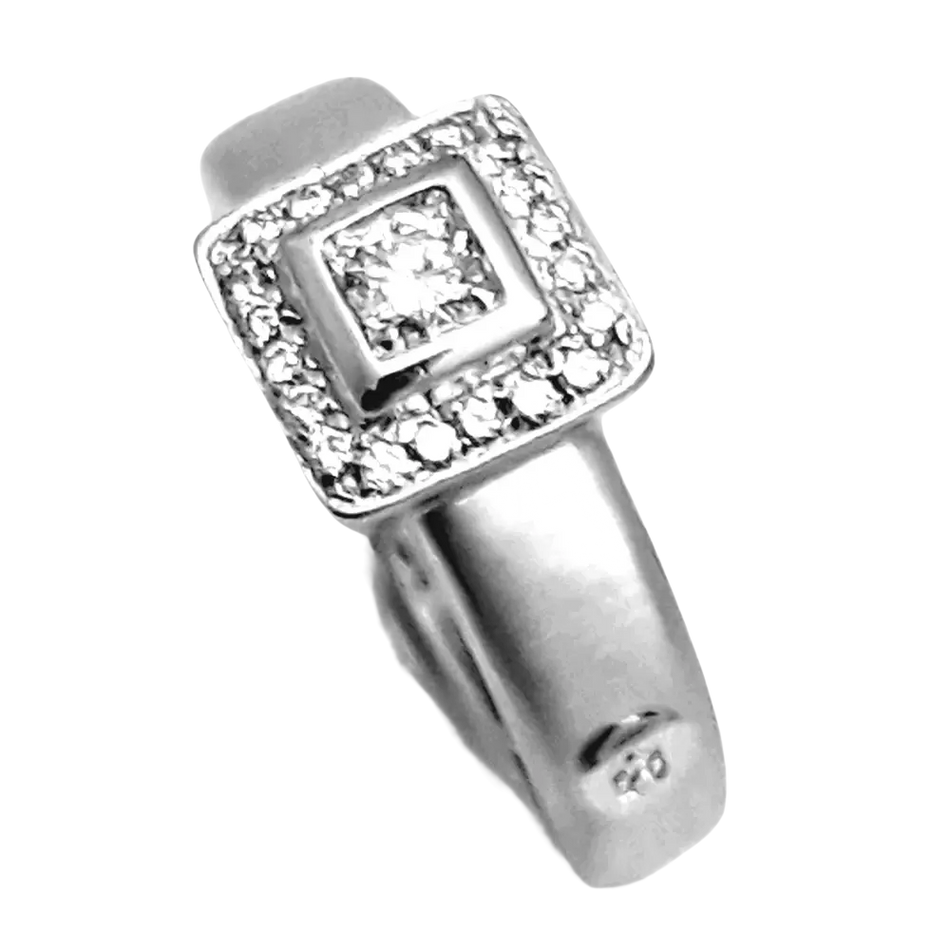 Anello di Fidanzamento CENTOVENTUNO in Oro Bianco con diamante centrale e halo di diamanti