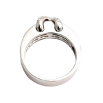 Anello in Oro Bianco con diamanti e topazi azzurri a forma di ferro di cavallo