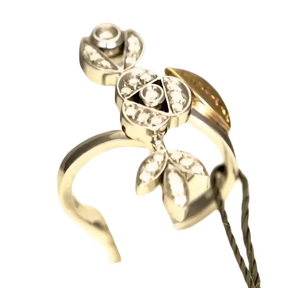Anello in oro e diamanti ct 0,18 Provence di Salvini con design floreale elegante