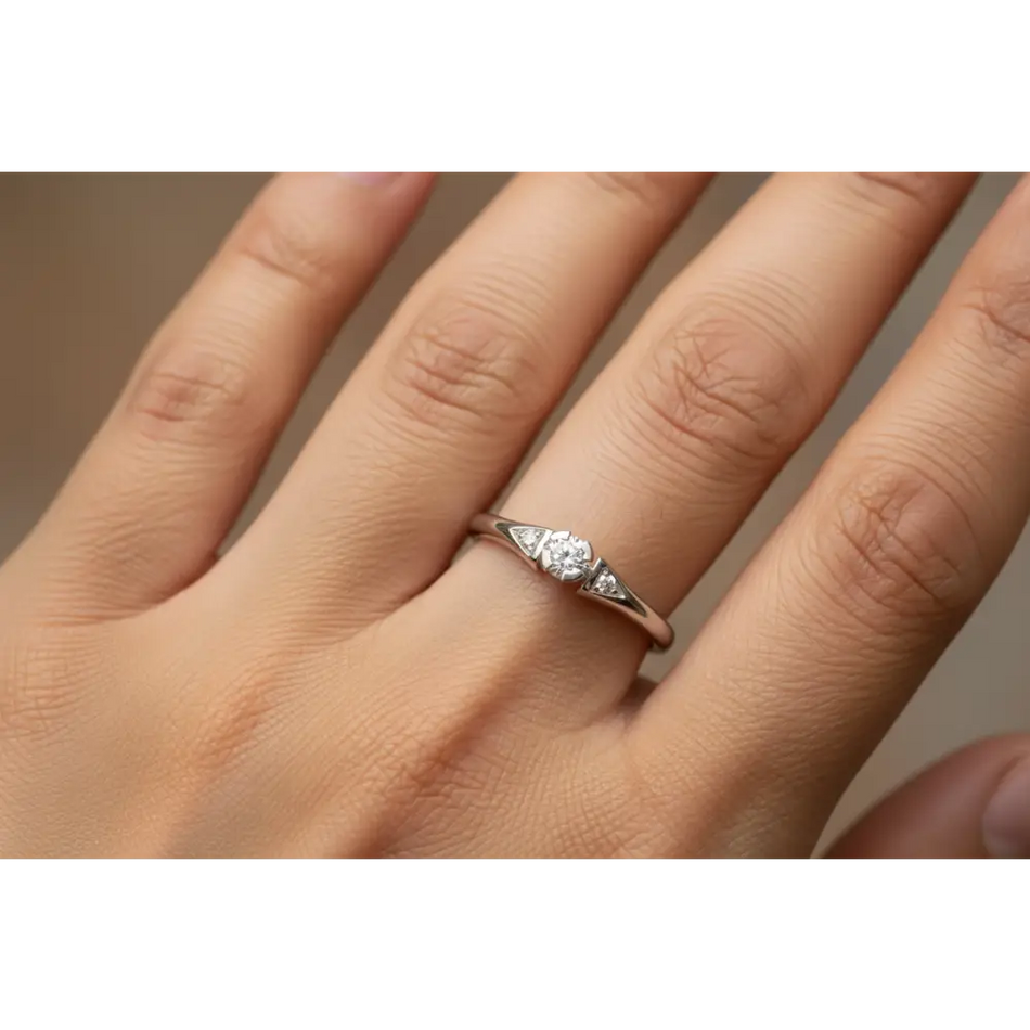 Anello oro bianco Diamante centrale due a lato Salvini|bonini-gioielli