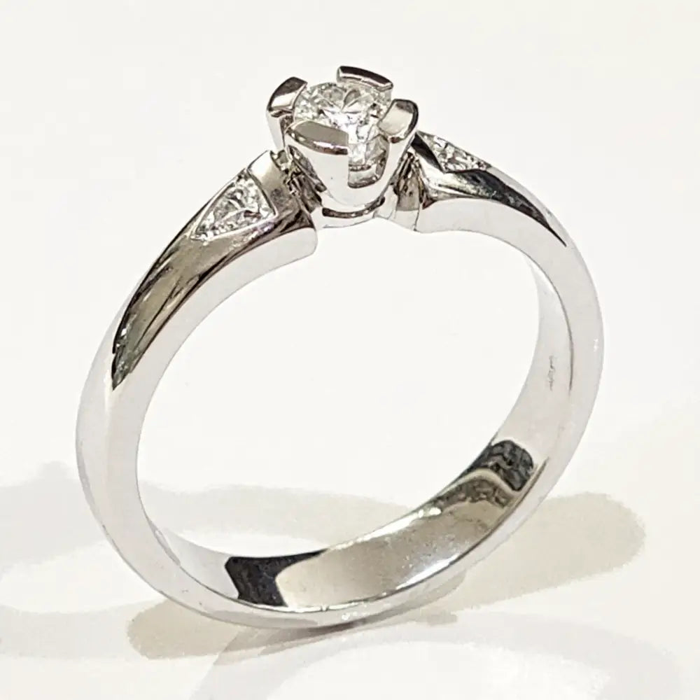 Anello oro bianco Diamante centrale due a lato Salvini|bonini-gioielli