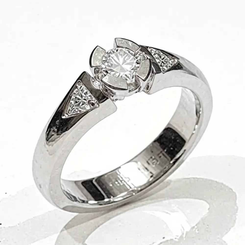 Anello oro bianco Diamante centrale due a lato Salvini|bonini-gioielli