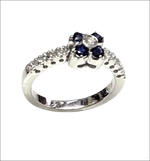 Anello oro bianco CEVA GIOIELLI con zaffiri e diamanti a forma di fiore