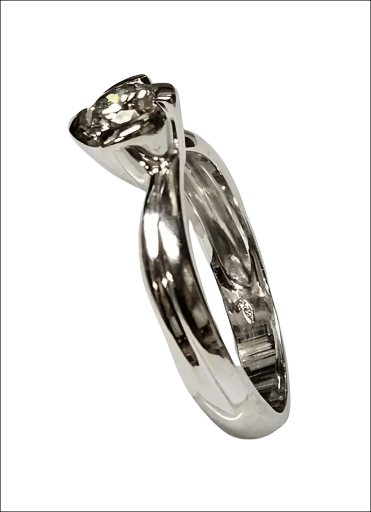 Anello oro bianco e diamante solitario ct 0,55 argento elegante