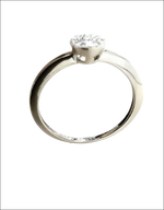 Anello Oro Bianco e Diamanti Bliss: elegante anello argento con diamante solitario