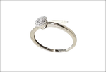 Anello Oro Bianco e Diamanti Bliss: elegante anello argento con cluster di diamanti pavé
