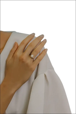 Anello Oro Bianco Perle d’Amore con perla tonda su band minimalista