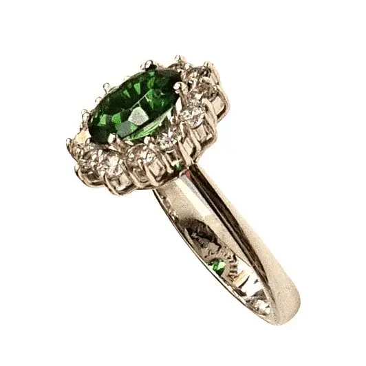 Anello oro bianco zircone verde contorno zirconi bianchi - Gioielleria Bonini