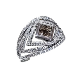 Anello Oro CENTOVENTUNO con diamante quadrato e diamanti pave su fascia ondulata