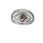 Anello Oro CENTOVENTUNO con diamante marrone quadrato e pavé di diamanti bianchi