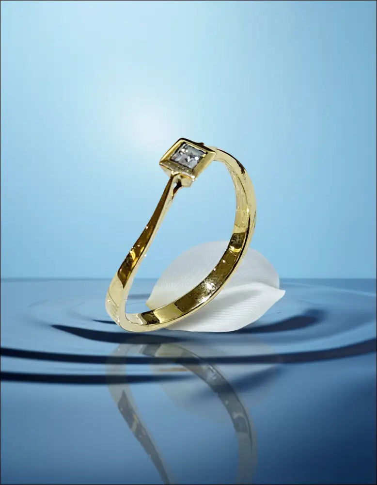 Anello Oro Giallo 750/1000 e Diamante Carré 0,16 ct|bonini-gioielli