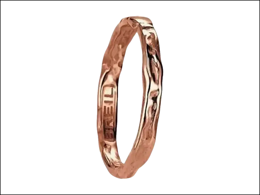 Anello in oro rosa con finitura martellata della collezione Breil Milano Desideri
