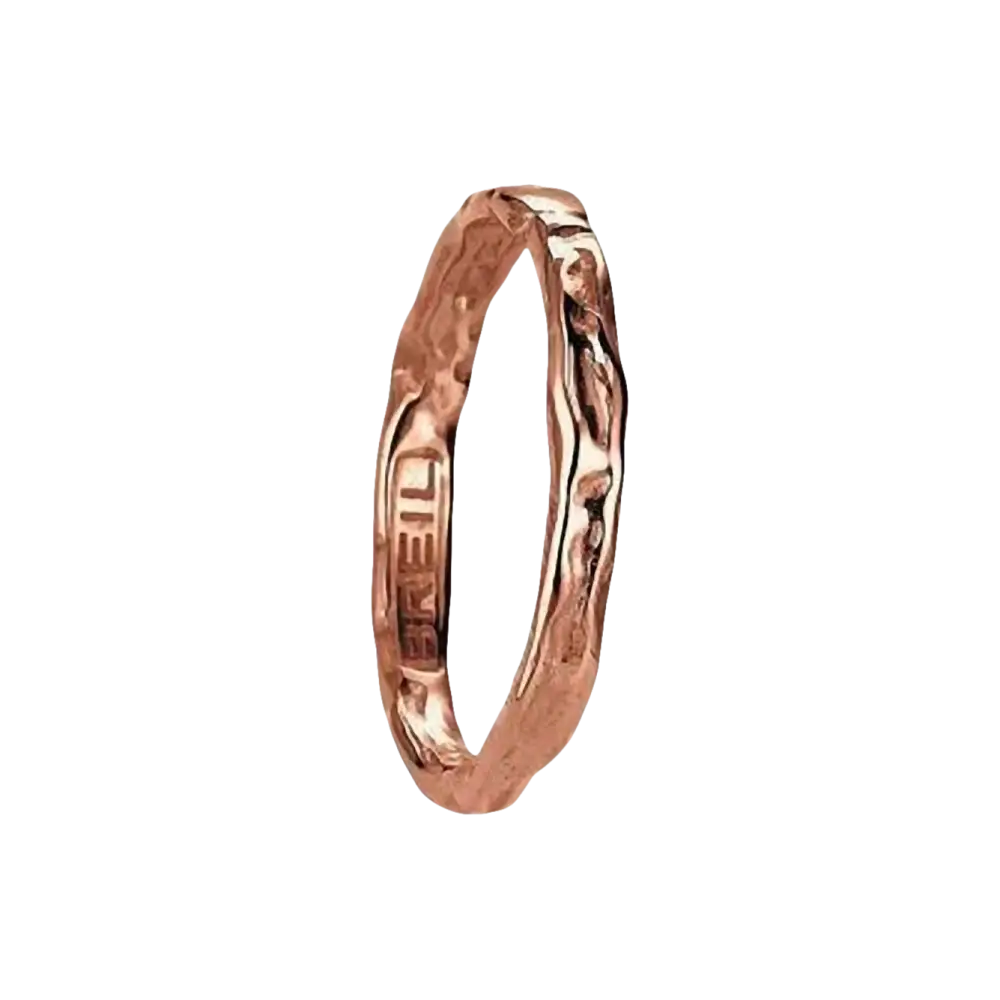Anello in oro rosa con finitura martellata della collezione Breil Milano Desideri