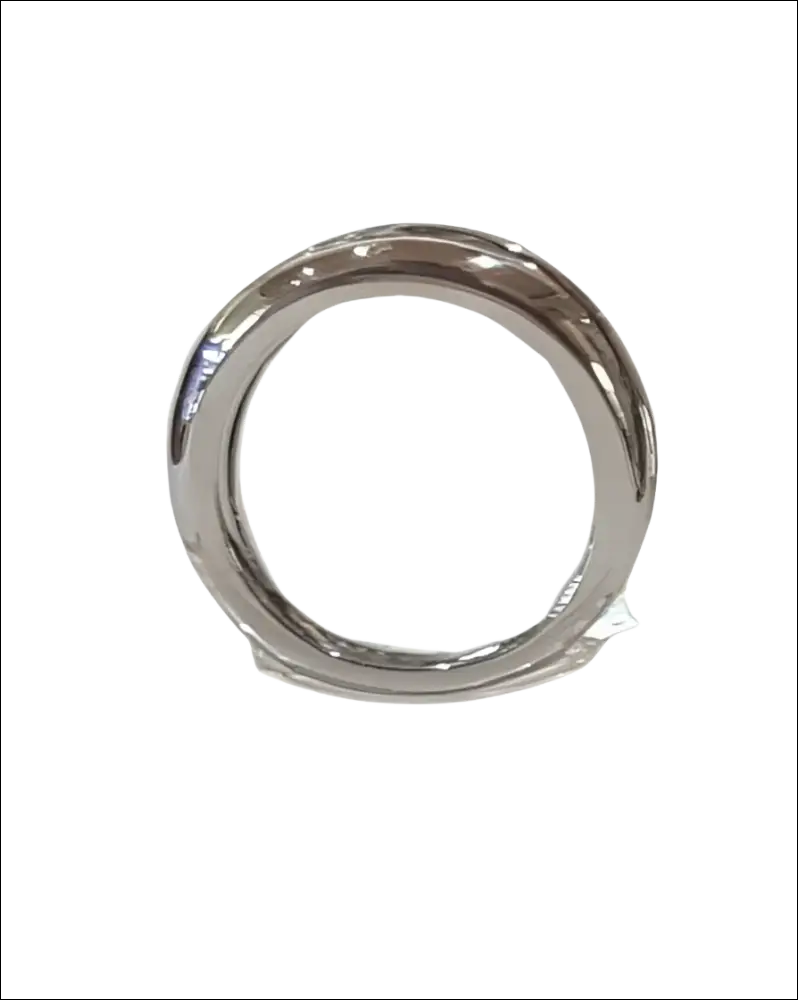 Anello Platino con Diamante Solitario, finitura cromo lucida e bordi arrotondati