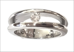 Anello Platino con Diamante Solitario elegante design moderno