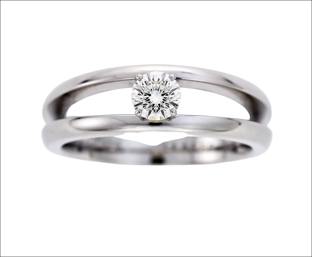 Anello Platino UNOAERRE con diamante solitario rotondo su doppia banda