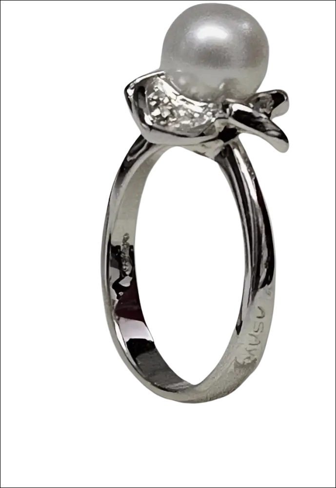 Anello Salvini oro bianco con perla e diamanti a forma di fiocco