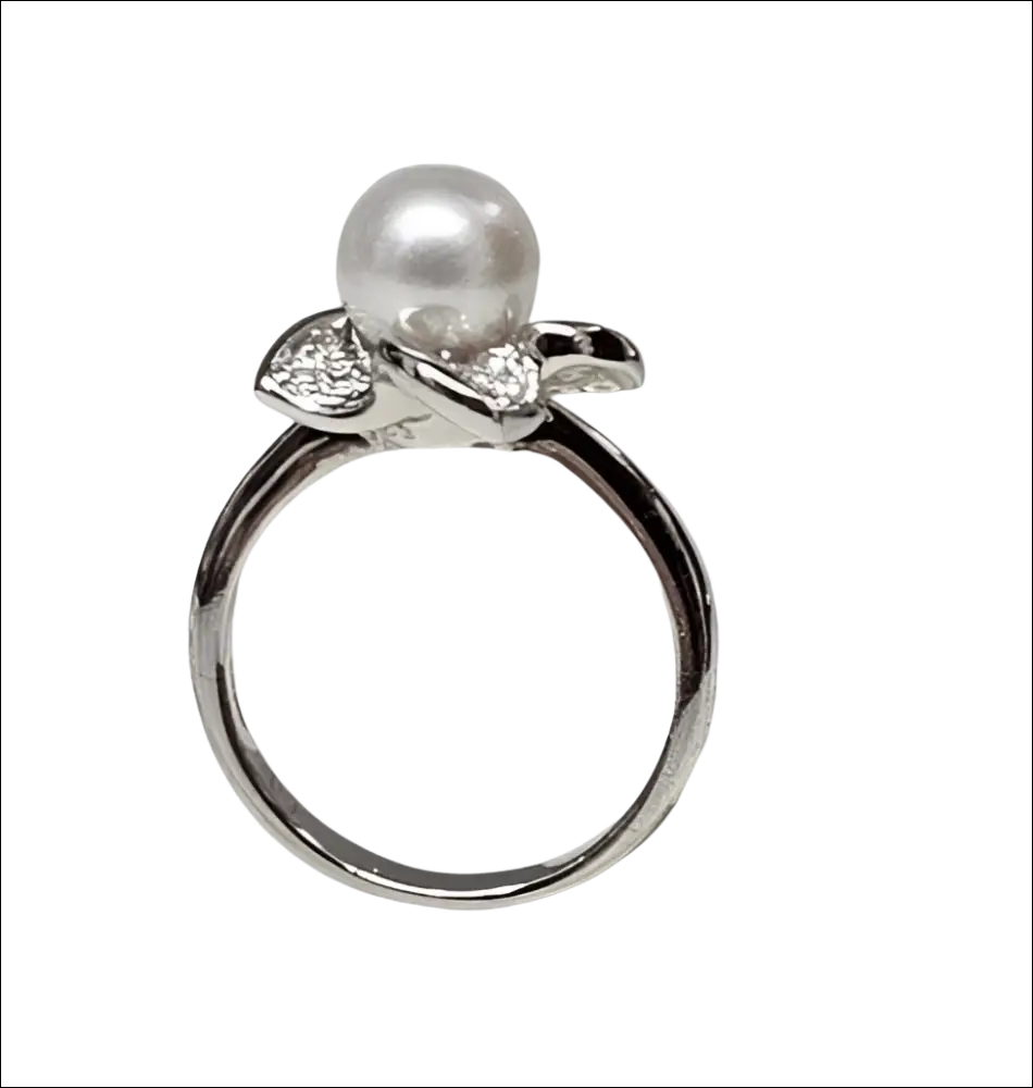 Anello Salvini oro bianco con perla e diamanti in design floreale