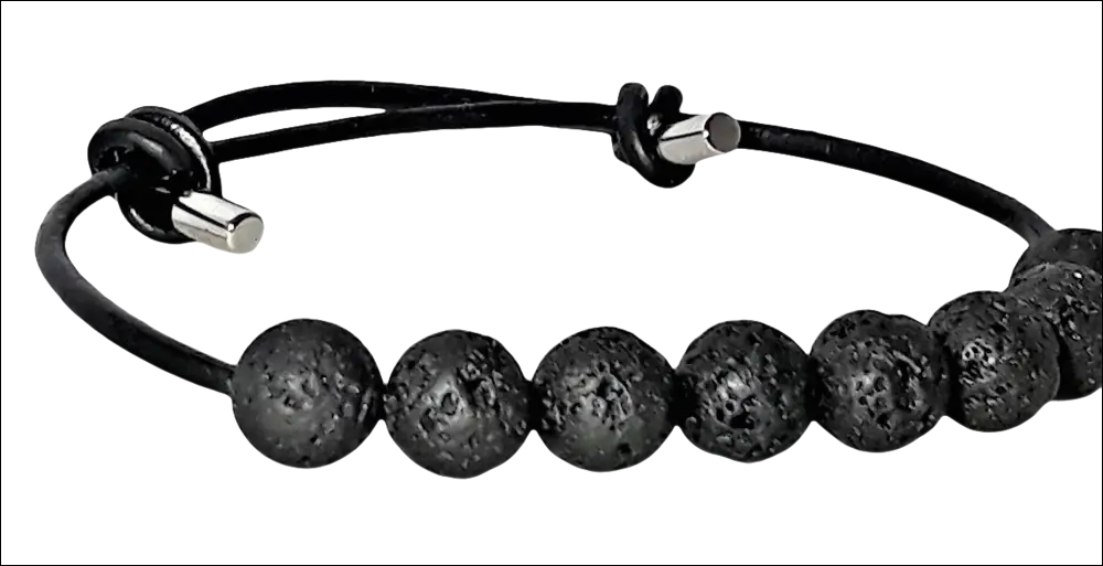 Bracciale Calvin Klein Soulful Onice Nero con pelle nera, perle nere porose e dettagli in metallo