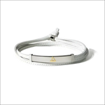 Bracciale uomo in pelle bianca con barra in argento e pendente vela d’oro