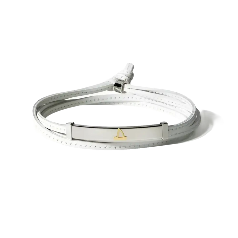 Bracciale uomo in pelle bianca con barra in argento e pendente vela d’oro