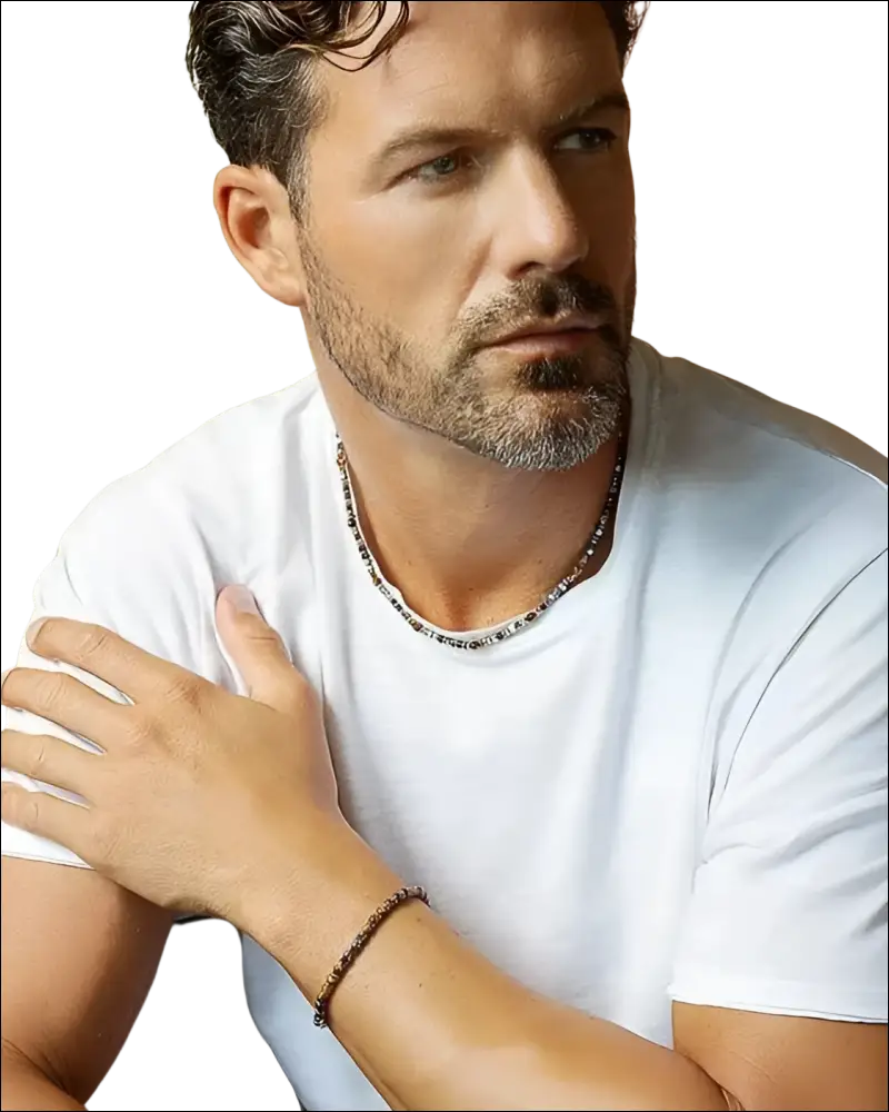 Uomo con collana Comete acciaio e tigre occhio UBR 1104 e bracciale