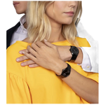 Due persone con orologi Calvin Klein Classic Too K4D21441, cinturino metallo e silicone