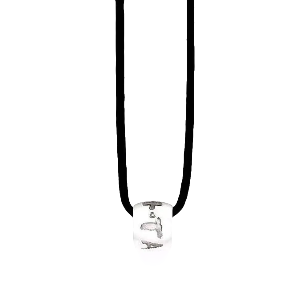 Collana con cordone nero e perla cilindrica bianca e argento rodiato