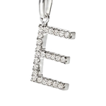Ciondolo lettera E in oro bianco e zirconia con diamanti scintillanti