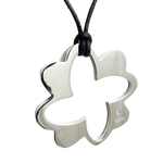 Ciondolo quadrifoglio Bliss in acciaio con farfalla argentata su cordino nero