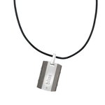 Ciondolo uomo in acciaio e ebano con pendente argentato e inciso bliss