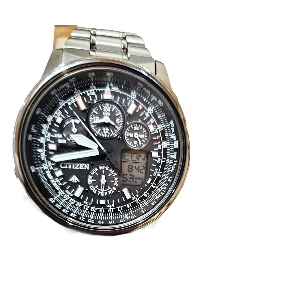 Orologio Citizen Eco-Drive SuperPilot Titanio Radiocontrollato con cinturino in acciaio e quadrante nero sul polso