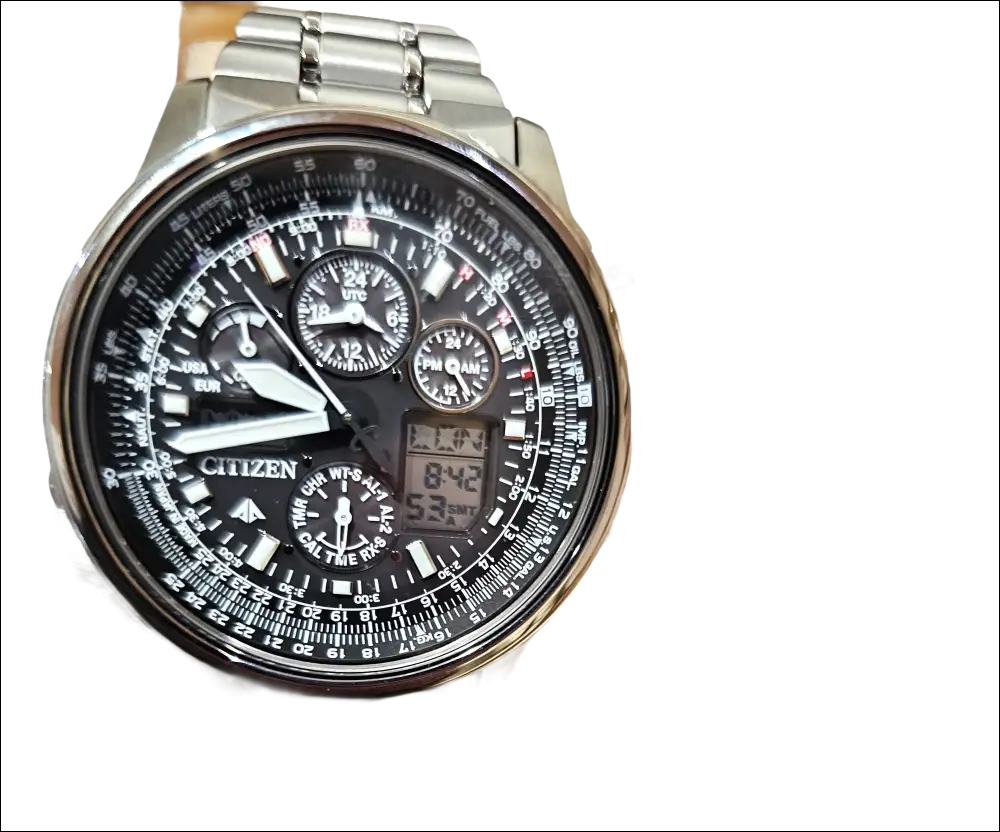 Orologio Citizen Eco-Drive SuperPilot Titanio Radiocontrollato con cinturino in acciaio e quadrante nero sul polso