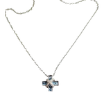 Collana con croce diamanti e topazi CENTOVENTUNO con pendente in argento e pietra blu