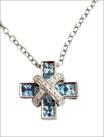 Collana con croce CENTOVENTUNO in argento con topazi blu e dettagli in diamante