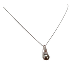 Collana diamanti e perla nera Tahiti con pendente di perla su catena d’argento