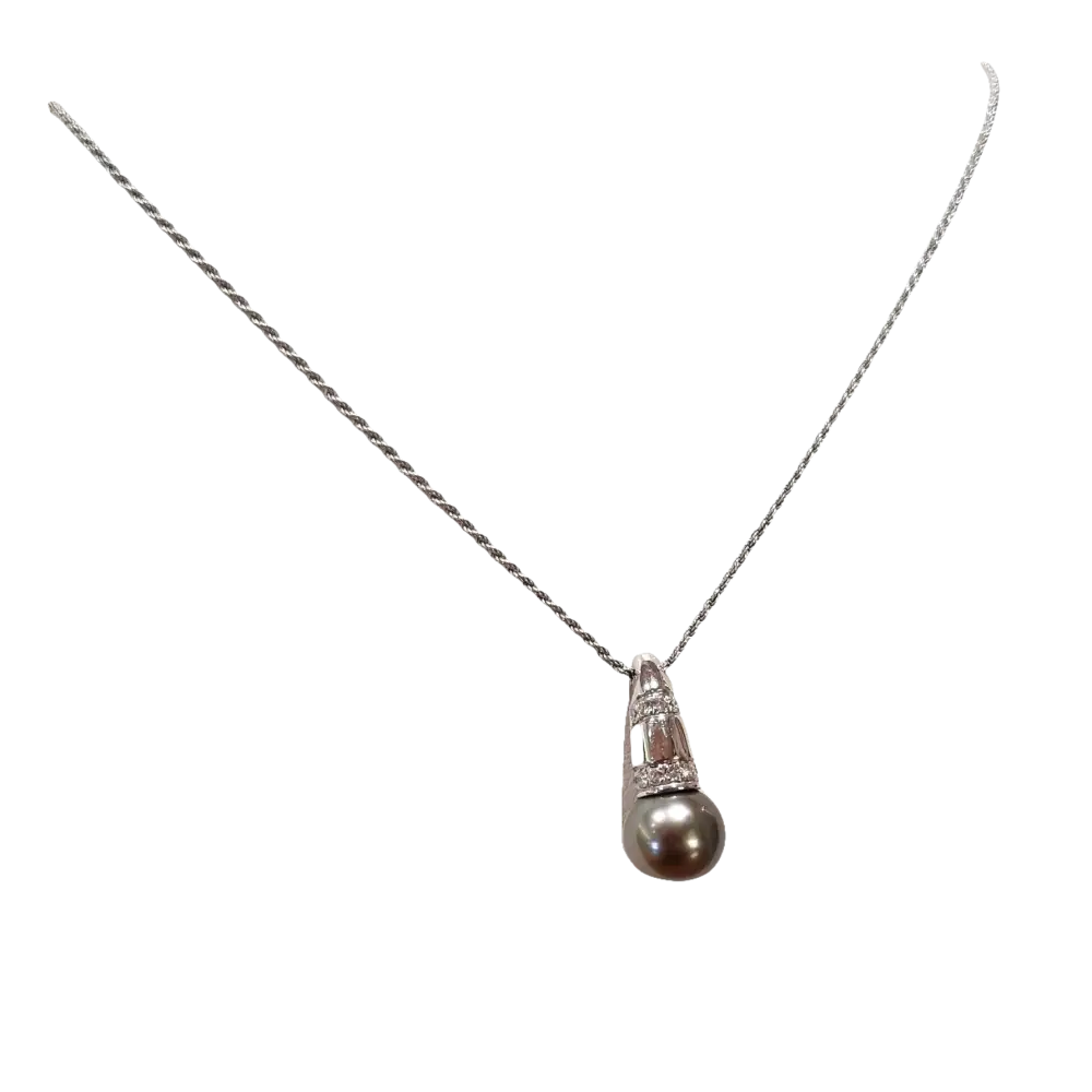 Collana diamanti e perla nera Tahiti con pendente di perla su catena d’argento