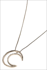 Collana Luna Oro Bianco e Diamanti, retro con pendente curvo e pietre scintillanti